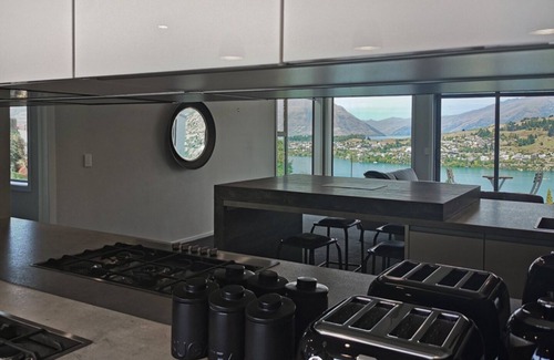 Queenstown Apartment | Alpine Retreat - Panoramic Views
