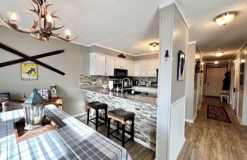 Banner Elk Condo | Alpine Retreat-Resort Pool-Hottub-Ski-Snowboard-Tube-Sled