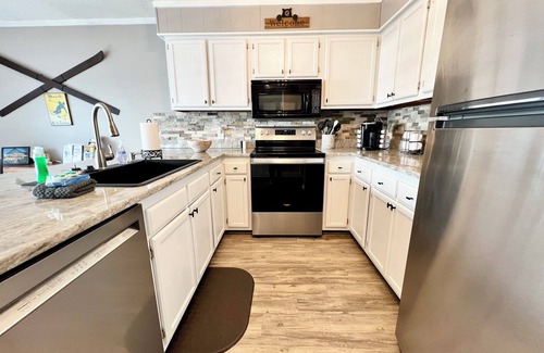 Banner Elk Condo | Alpine Retreat-Resort Pool-Hottub-Ski-Snowboard-Tube-Sled