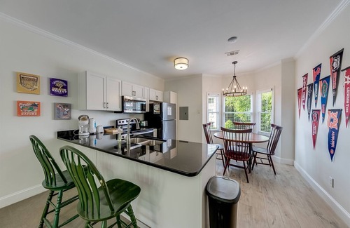 Helen House | Alpine River Suites #501 - Cozy Riverfront Condo w/Overlooking River in Downtown