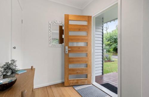 Bright House | Alpine View Cottage