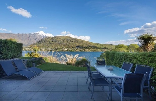 Queenstown House | Alpine Village Lakefront Apartment