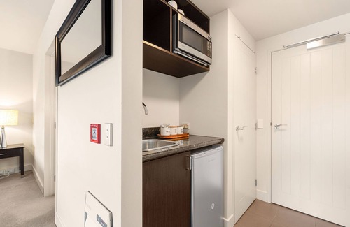 Queenstown Apartment | Alpine Village - Lakefront Studio Apartment