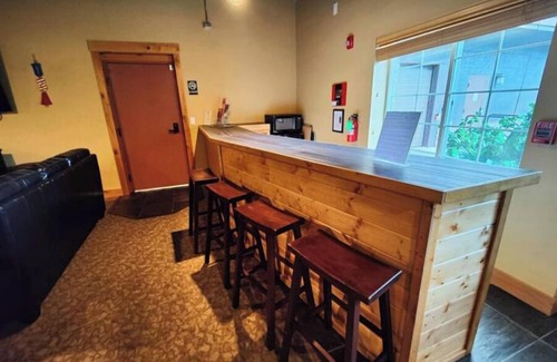 Kellogg Apartment | Alpine Village Suite w/Garage and Saunann