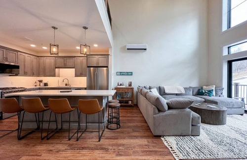 North Conway Condo | Alpine Vista | Mountainside | Luxe | Pool/Hot tub