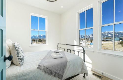 Buena Vista House | Alpine Vista Short Walk Downtown & Stunning Views