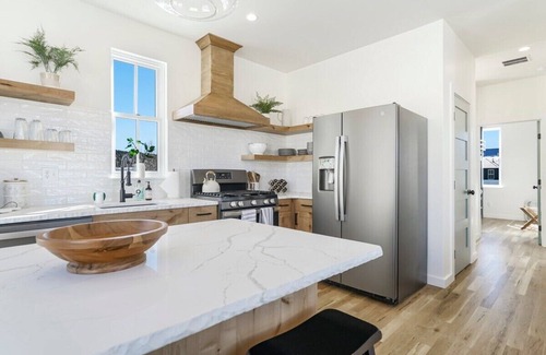 Buena Vista House | Alpine Vista! Walk to Downtown South Main in BV!