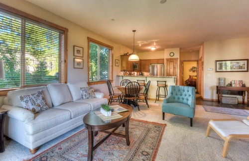 Truckee Condo | Alpine Way | Lake & Sugar Bowl Resort