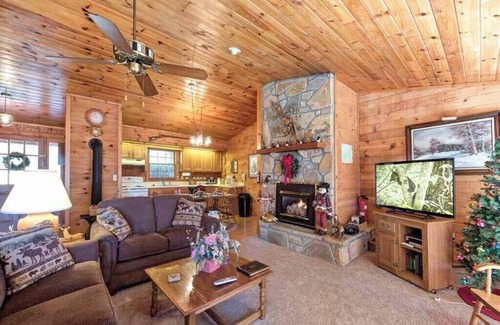 Gatlinburg - Pigeon Forge Cabin | Alpine Windsong