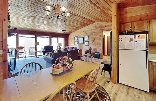 Gatlinburg - Pigeon Forge Cabin | Alpine Windsong