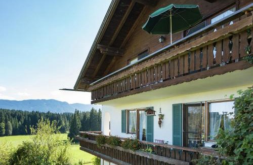 Steingaden House | Alpiner Aufenthalt mit Balkon in Steingaden