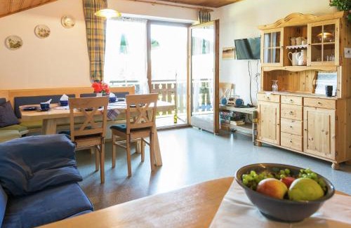 Steingaden House | Alpiner Aufenthalt mit Balkon in Steingaden