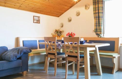 Steingaden House | Alpiner Aufenthalt mit Balkon in Steingaden