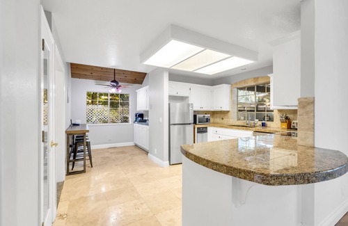 Alta Sierra House | Alta Sierra’s Getaway home- pool, hot tub, golf course and private bar