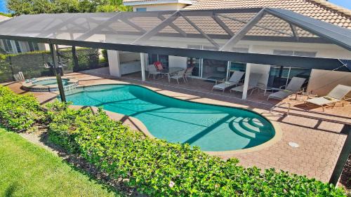 Crown Pointe Villa | Altaira - Top Location Lake View Pool Spa4 Bed