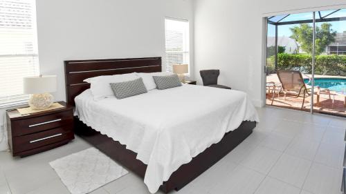 Crown Pointe Villa | Altaira - Top Location Lake View Pool Spa4 Bed