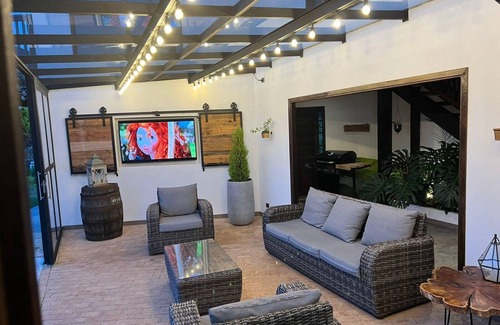 El Penol Cabin | Altavista house: Spacious 5-bedroom with Lakeview, Jacuzzi & WiFi in Guatape