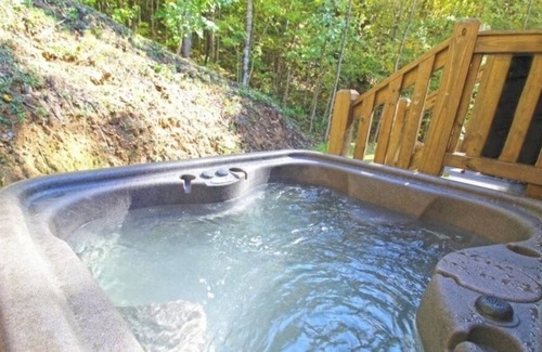 Bryson City Cabin | Altitude Adjustment - Two King Suites with Two Hot Tubs