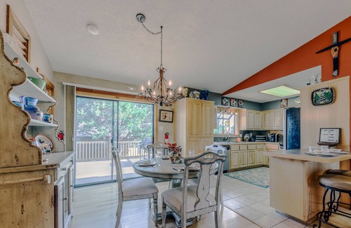 Alto Cabin | Alto Oso Cabin: w/Hot Tub and Pet Friendly