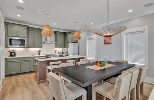 Berry Hill Cottage | Alto-private Rooftop Deck-8 Mins to Broadway