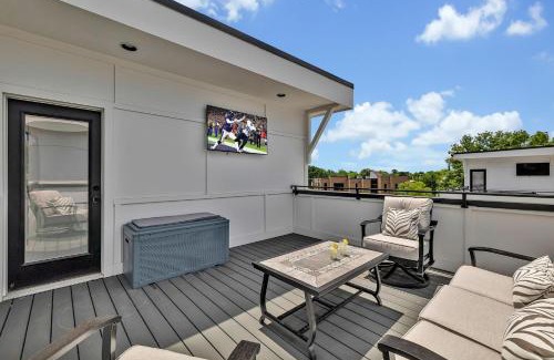 Berry Hill House | Alto-Private Rooftop Deck-8 Mins to Broadway