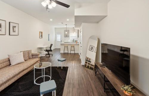 Clarksville Apartment | Alto Q7 I Modern New Construction 2bd Apartment