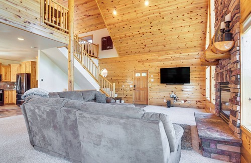 Long Valley Junction Cabin | Alton Cabin w/Wraparound Deck, Forest Views