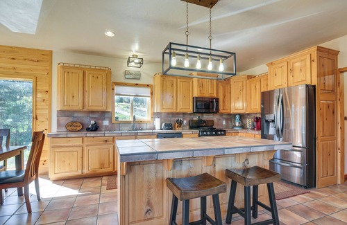 Long Valley Junction Cabin | Alton Cabin w/Wraparound Deck, Forest Views