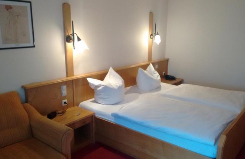 Trostberg Hotel | Altstadt- und Businesshotel Pfaubräu - Brauereigasthof - Frühstücksbuffet - kostenfreie Radgarage - Hunde willkommen