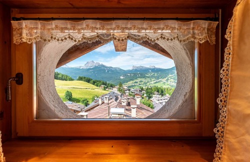 Cortina d'Ampezzo Apartment | Alverà Lodge with Terrace R&R