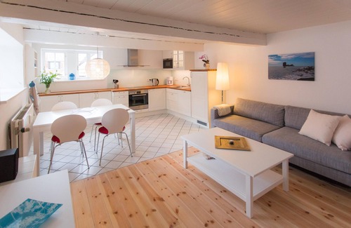 Flensburg Apartment | Am alten Kaufmannshof - whirlpool bath, shower, TV, WLAN, washing machine, parking space