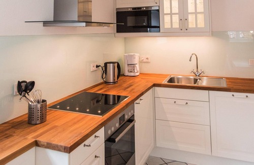 Flensburg Apartment | Am alten Kaufmannshof - whirlpool bath, shower, TV, WLAN, washing machine, parking space