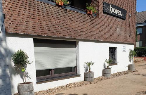 Lintorf Hotel | Am Hallenbad Hotel garni