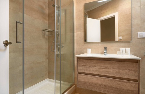 San Roque Apartment | Amador de los Rios Free Parking Gratis