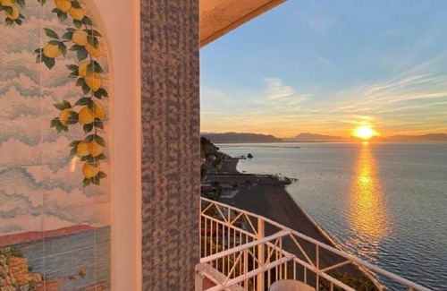 Vietri sul Mare Apartment | Amalfi Coast Mar-Isa, where the sky meets the sea.