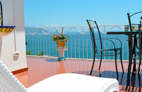 Vietri sul Mare Apartment | Amalfi Coast Mar-Isa, where the sky meets the sea.