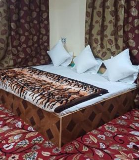 Srinagar House | AMANA HOMESTAy