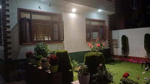 Srinagar House | AMANA HOMESTAy