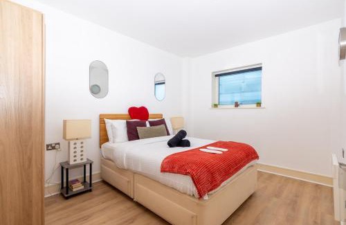 Bermondsey Apartment | Amanah Properties - Skyline Hideaway 3BR City Views London Bridge
