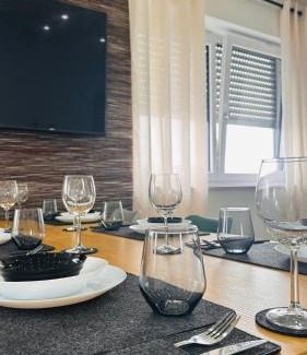 Schwanau Apartment | AMAO Obsidian - 120 m2 Business & Family Apartment - 3 Bedrooms - 8 Guests - King-Size Beds