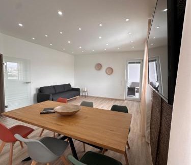 Schwanau Apartment | AMAO Obsidian - 120 m2 Business & Family Apartment - 3 Bedrooms - 8 Guests - King-Size Beds
