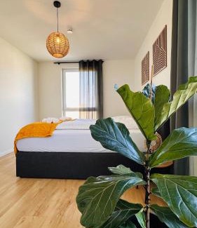 Rheinhausen Apartment | AMAO Sepia - 86 m2 Apartment - Balcony - King-Size Beds - Free Parking - Near Europa-Park - Up to 12 Guests with 2 Units