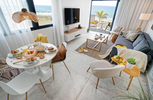 San Agustin Apartment | Amapola Coast - recién reformado, frente a la playa