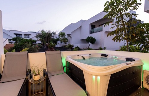 Villaverde Apartment | AMARILLO Vv APARTMENT - JACUZZI, AIR CONDITIONING-SUPERHOST Vv APARTMENTS SL