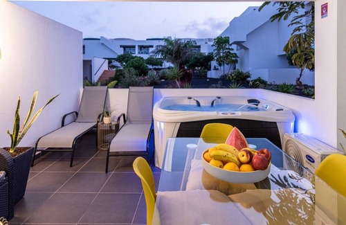 Villaverde Apartment | AMARILLO Vv APARTMENT - JACUZZI, AIR CONDITIONING-SUPERHOST Vv APARTMENTS SL