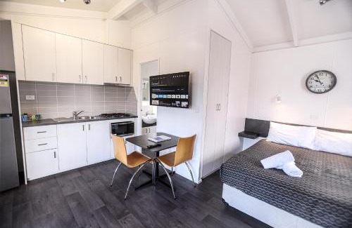 Cowes Hotel | Amaroo Park