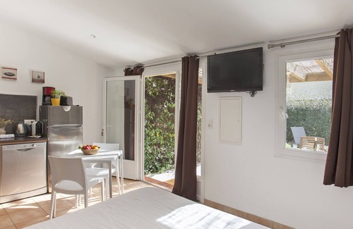 Calvi Villa | Amarylis à Calvi : location 2 pers. avec clim, jardin, piscine et barbecue