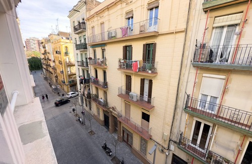 Sants Apartment | Amazing 4-bedroom apartment just minutes from downtown