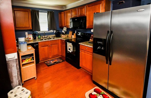 South Downtown House | Amazin Lrg 3 Bed house w/King bed
