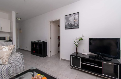 Los Cristianos Apartment | Amazing 1 Bedroom Apartment. Los Cristianos. Communal Heated Pool.